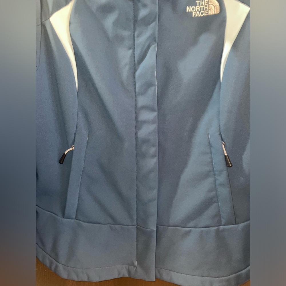 The North Face Womens Jacket - Picture 2 of 9